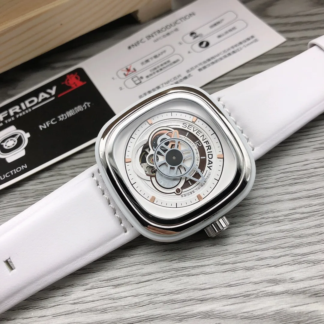 Seven Fridays Romantic White Christmas Gift! 100% original parts order, excellent quality Product name: Seven Friday Model: SF-P2B/02 🎮 The latest hot model, size: 47*13mm Movement: Japanese Citizen movement, long and short needle design, 🎮clear time, thickened mineral glass; Italian cow leather strap; original pin buckle, pay attention to details, authentic version, real wood, brand new and complete set 🎮 Sanjie exquisitely recommends men’s mechanical watches. SJ carefully designs ultra-realistic photo shoots for you.